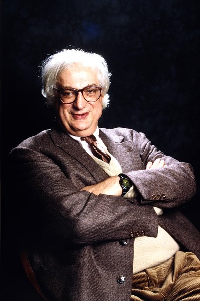 Le réalisateur Bertrand Tavernier pose lors d'une séance de portrait à Paris. | Photo : Getty Images. Le réalisateur Bertrand Tavernier pose lors d'une séance de portrait à Paris. | Photo : Getty Images.