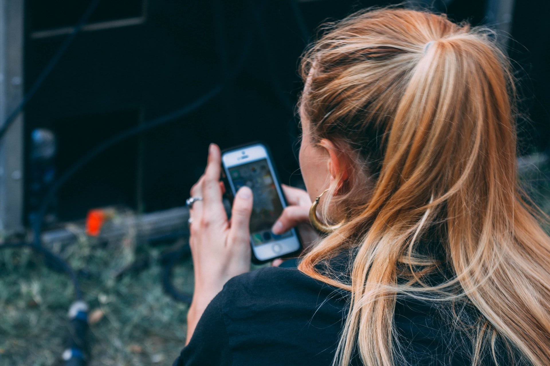 The woman called OP after reading his messages | Source: Unsplash