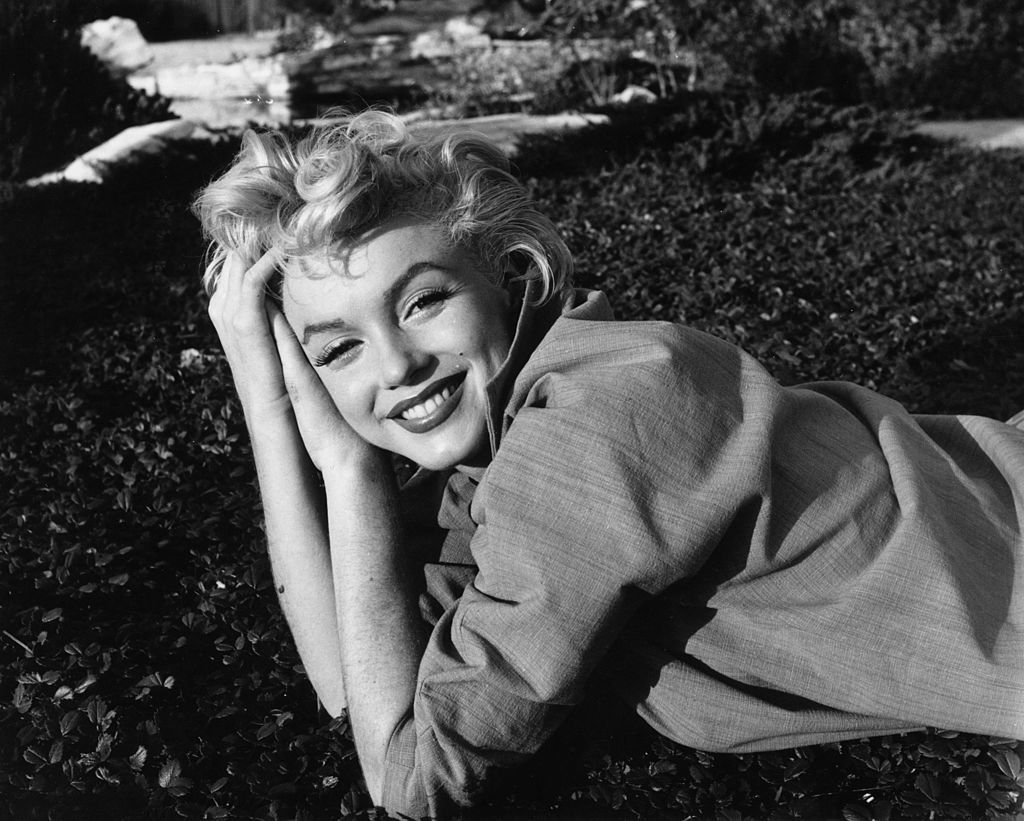 Marilyn Monroe posing casually, 1954 | Photo: Getty Images 