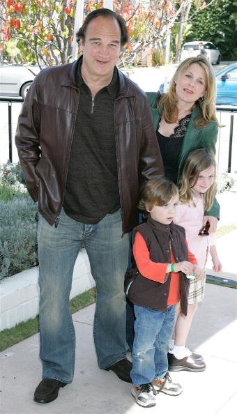 Jim Belushi, Jennifer Sloan, and their children at the John Varvatos Boutique on March 19, 2006 in West Hollywood, California. | Photo: Getty Images