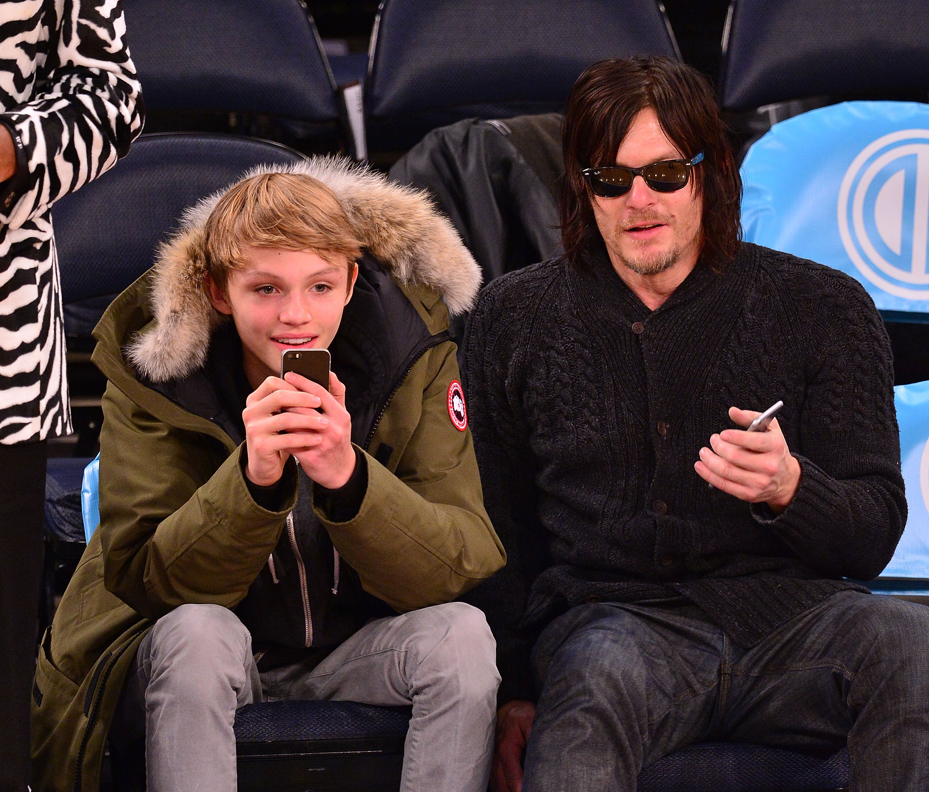 Mingus and Norman Reedus are at the Brooklyn Nets vs New York Knicks in Madison Square Garden on December 2, 2014 | Source: Getty Images