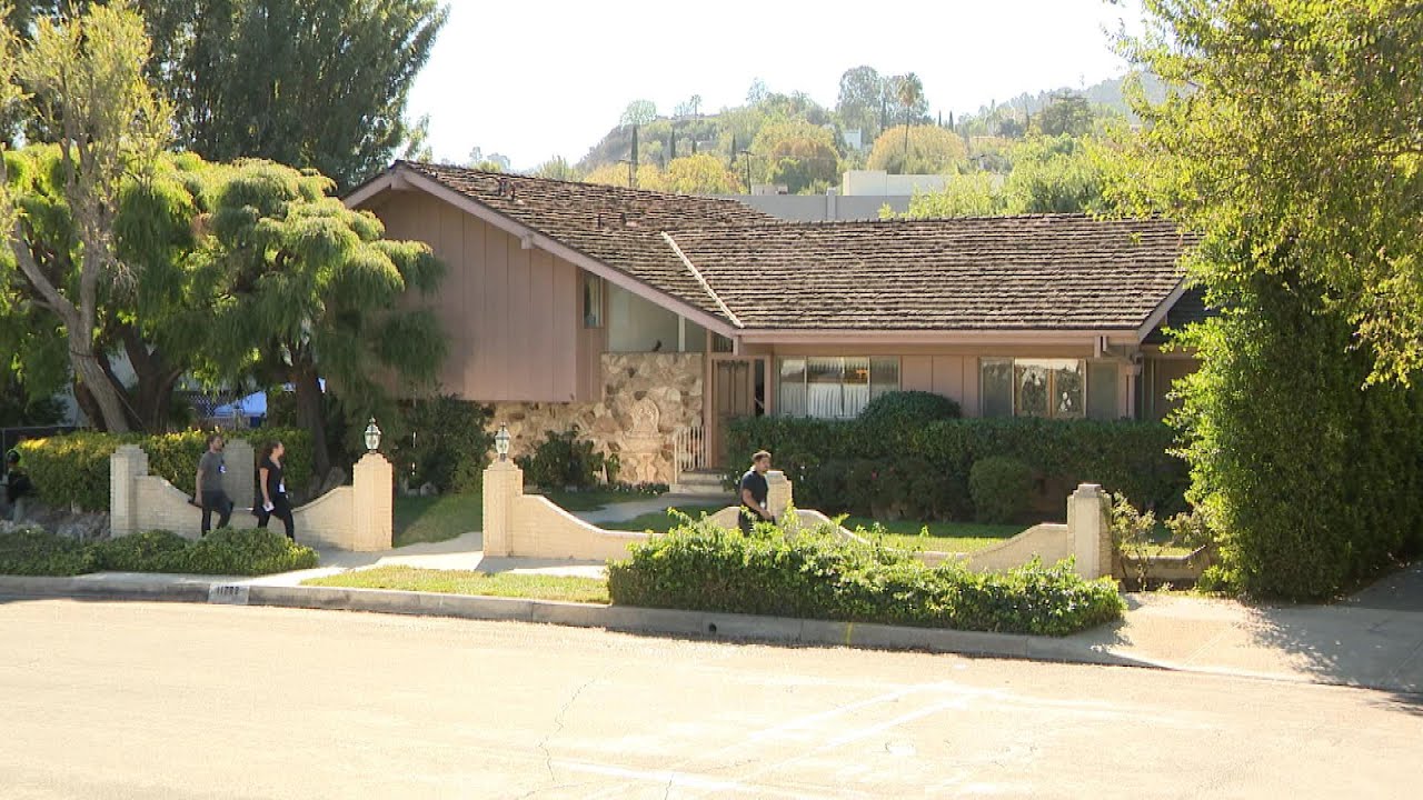 The Brady house. Image Source: YouTube/Entertainment Tonight