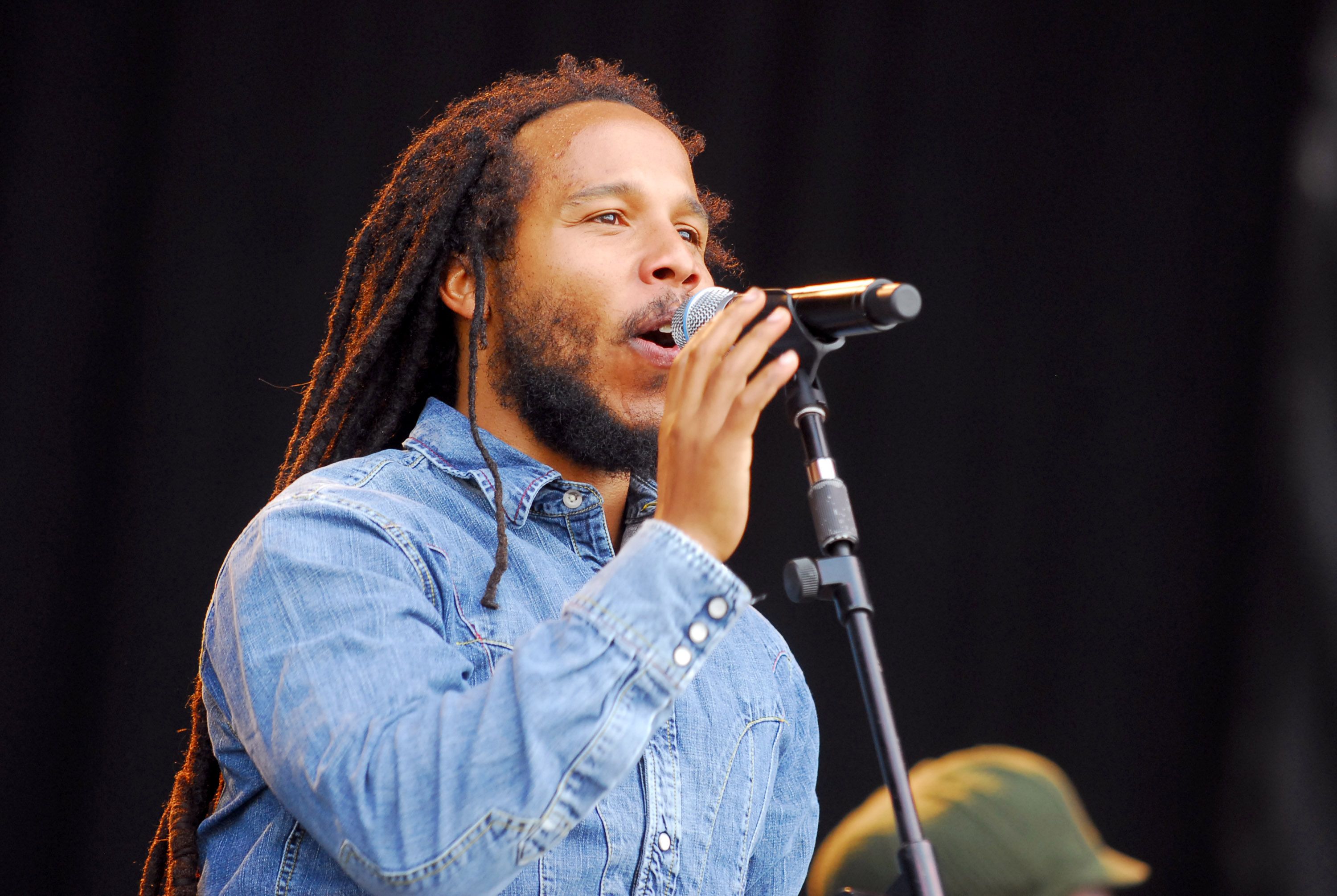 Bob Marley's Son Ziggy and His Whole Family Pose by the Sea in a