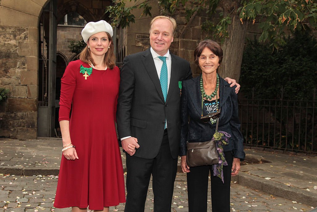 Annemarie Cecilia Gualtherie van Weezel, Carlos Javier de Borbón-Parma y Orange-Nassau y María Teresa Borbón-Parma.| Foto: Getty Images Annemarie Cecilia Gualtherie van Weezel, Carlos Javier de Borbón-Parma y Orange-Nassau y María Teresa Borbón-Parma.| Foto: Getty Images
