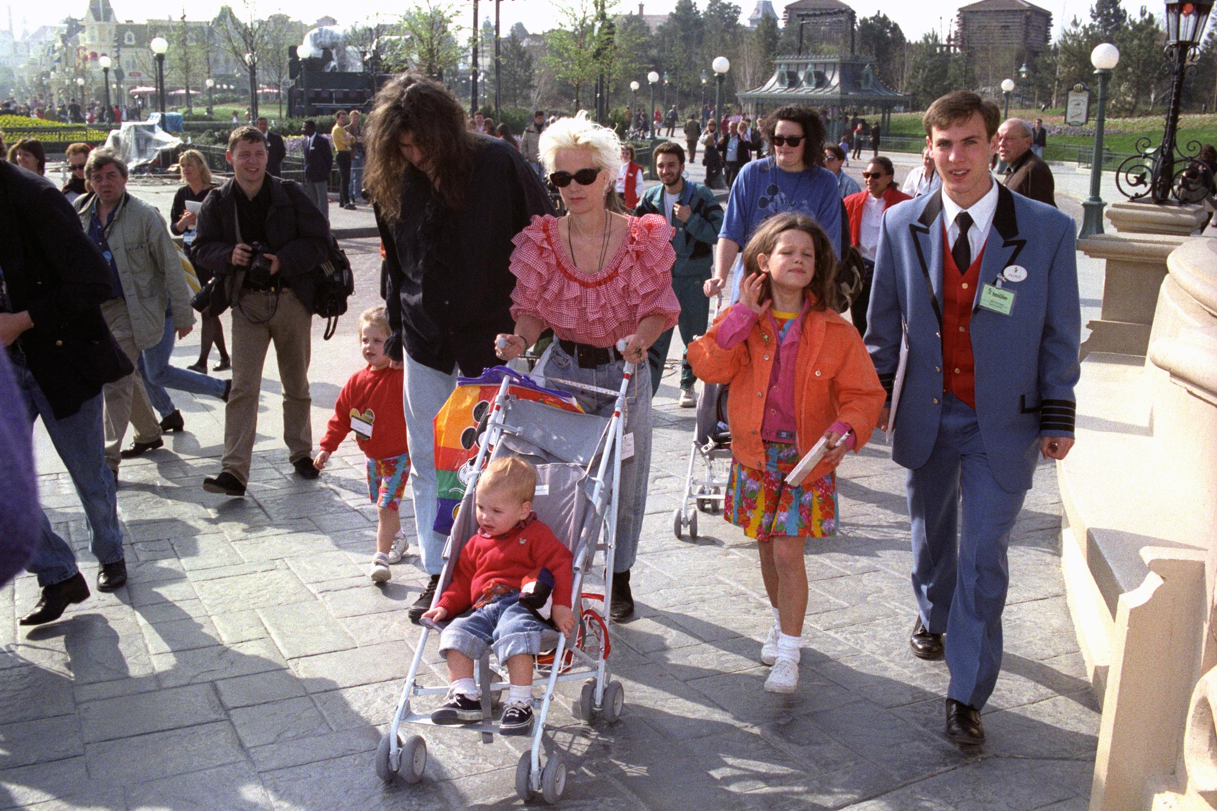 Bob Geldof and Paula Yates photographed with their daughters during a visit to Euro Disney Resort on 4 January 1992 in France. | Source: Getty Images