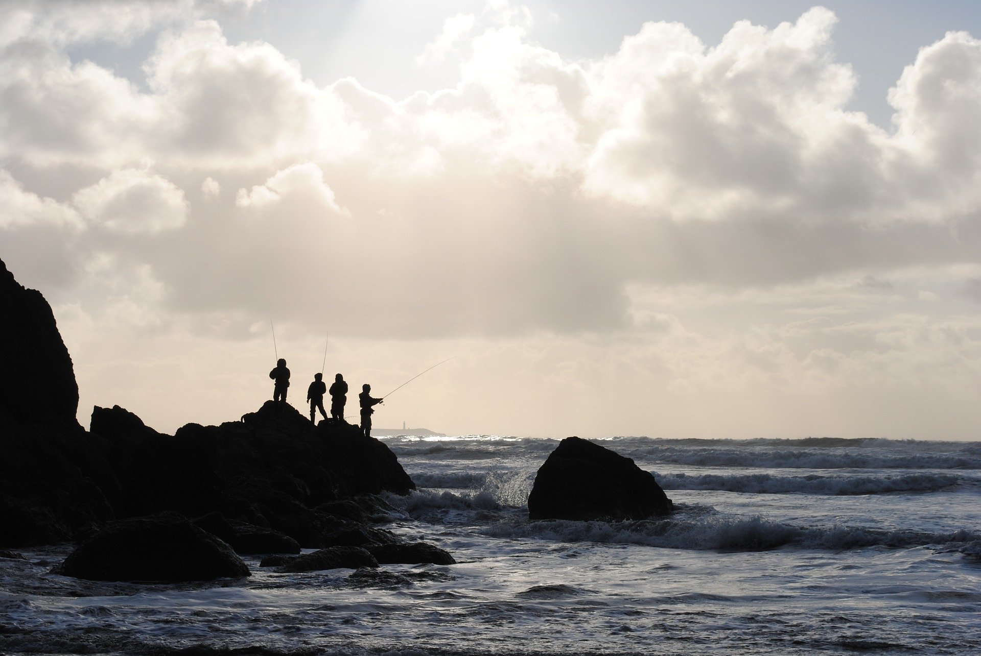Silhouette photo of four men fishing | Photo: Pixabay