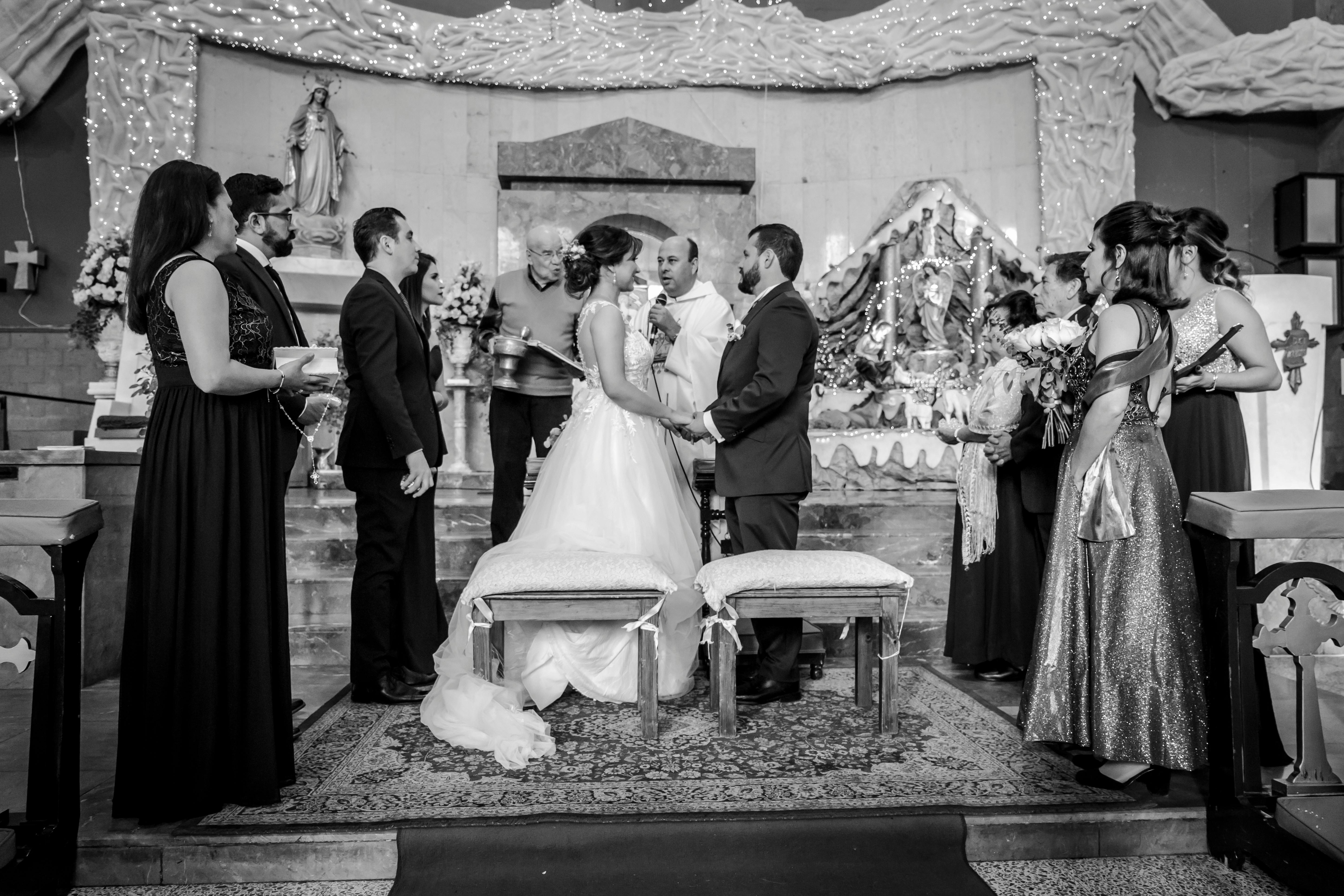 Bride and groom at the altar | Source: Pexels