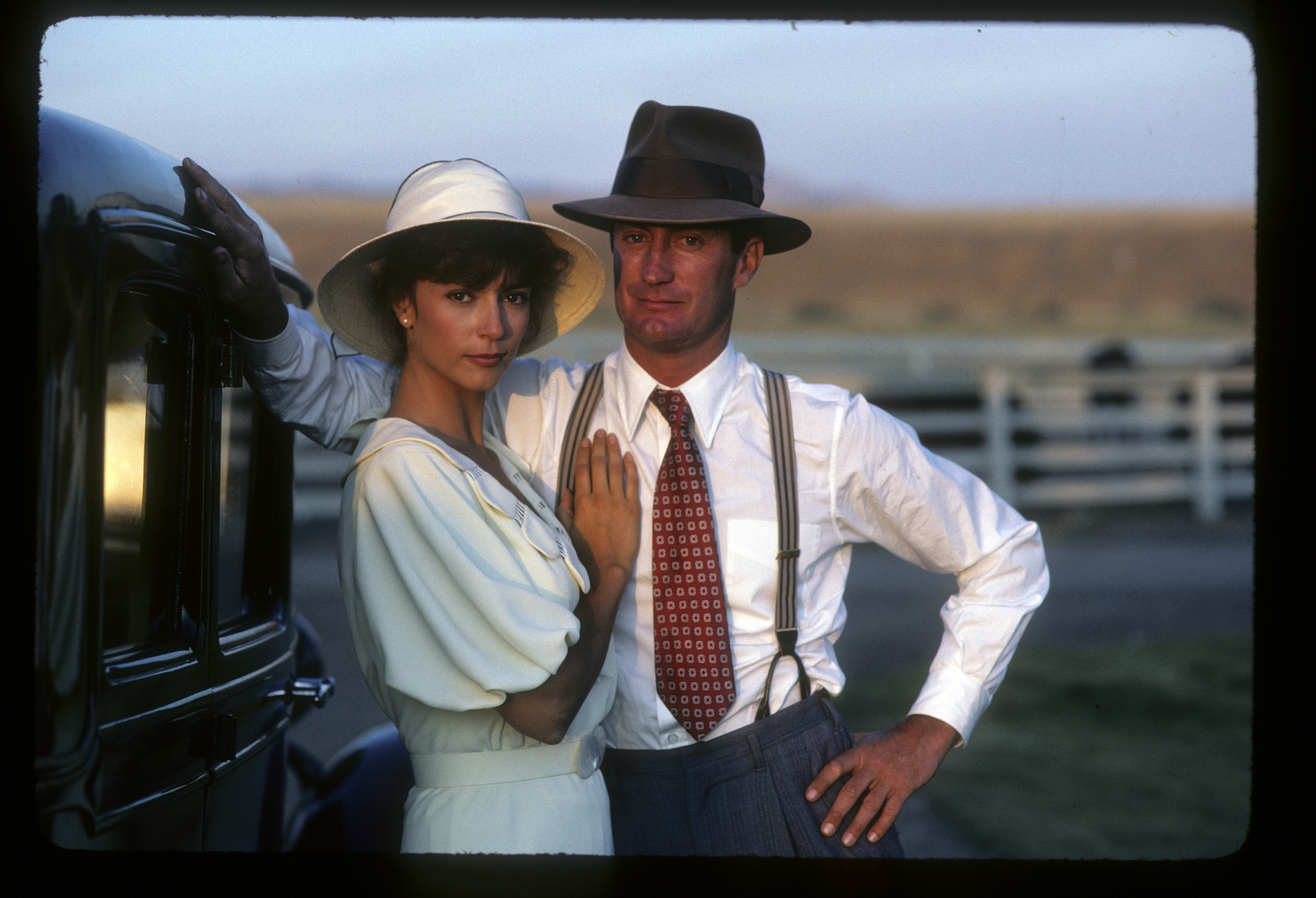 Bryan Brown and Rachel Ward on the set of "The Thorn Birds" in 1983 | Source: Getty Images
