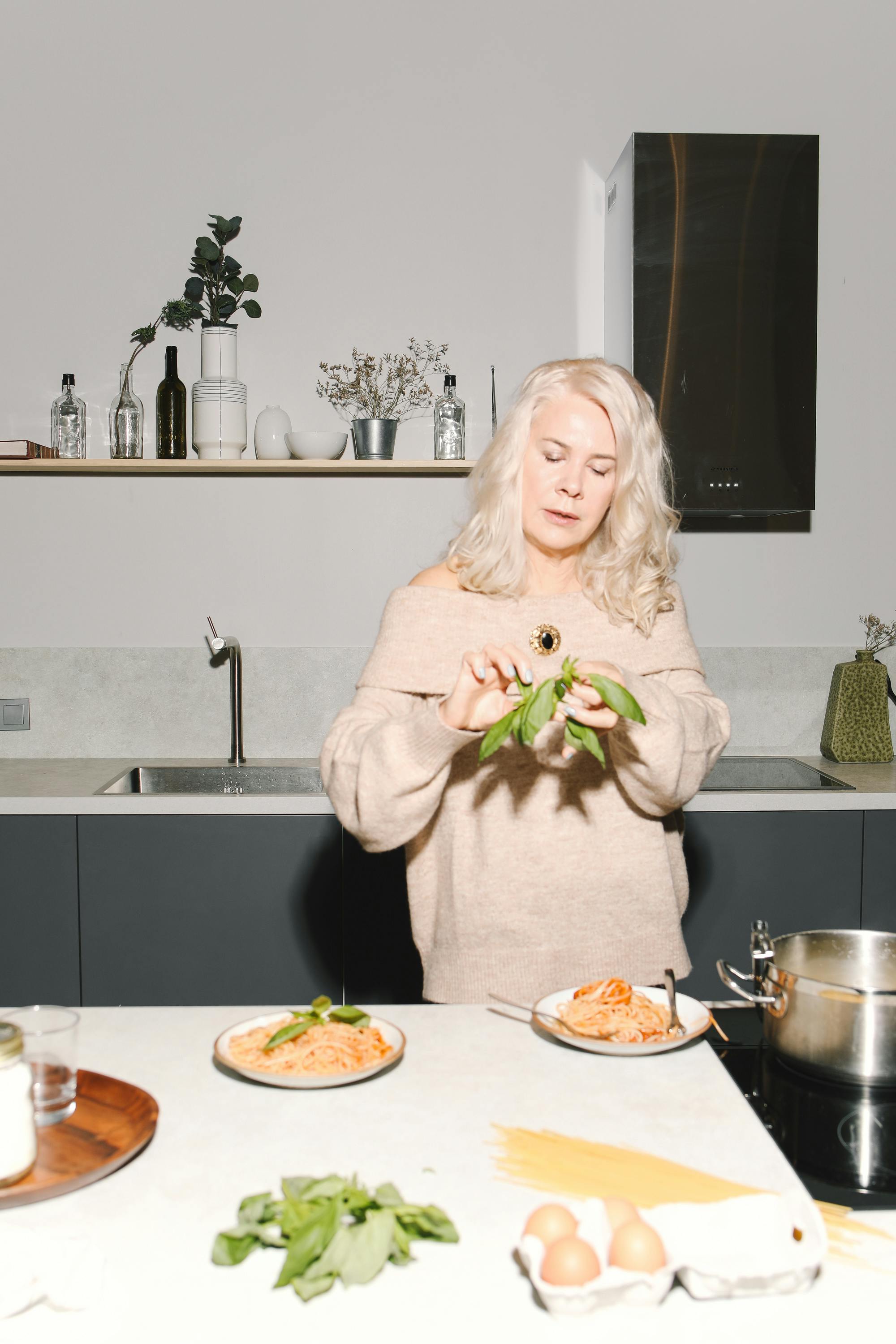 Woman preparing a meal | Source: Pexels