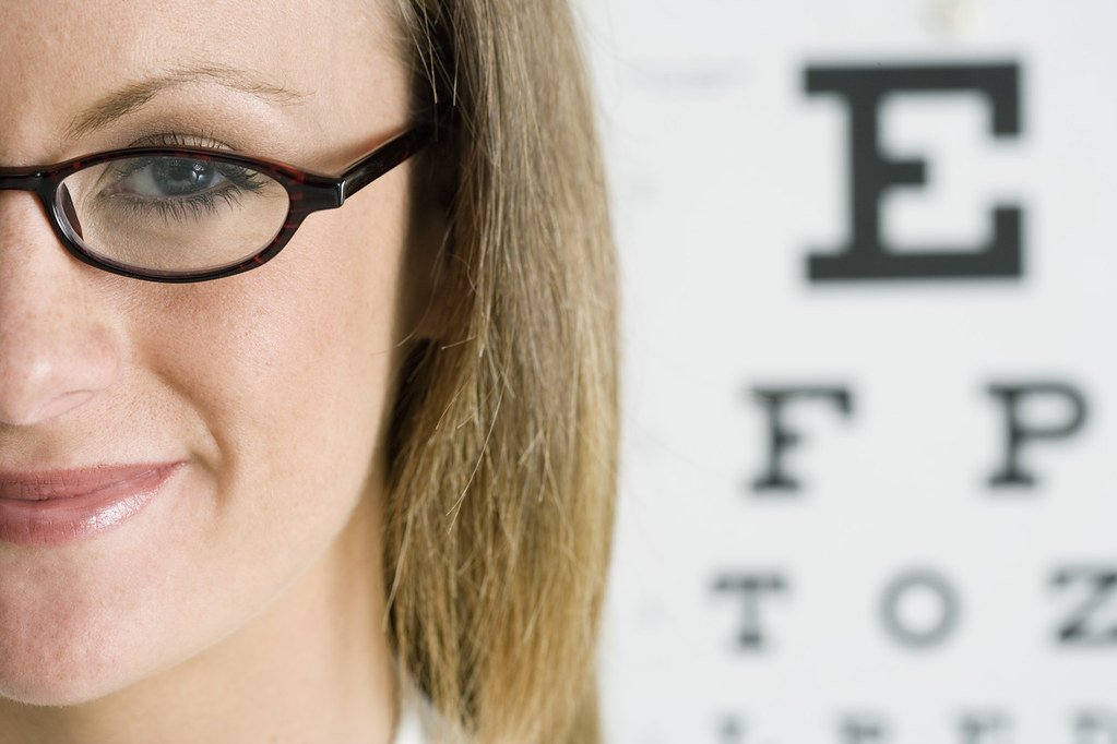 Lady with eyeglasses in front of an eye chart on April 20, 2013 | Photo: Flickr/Les Black