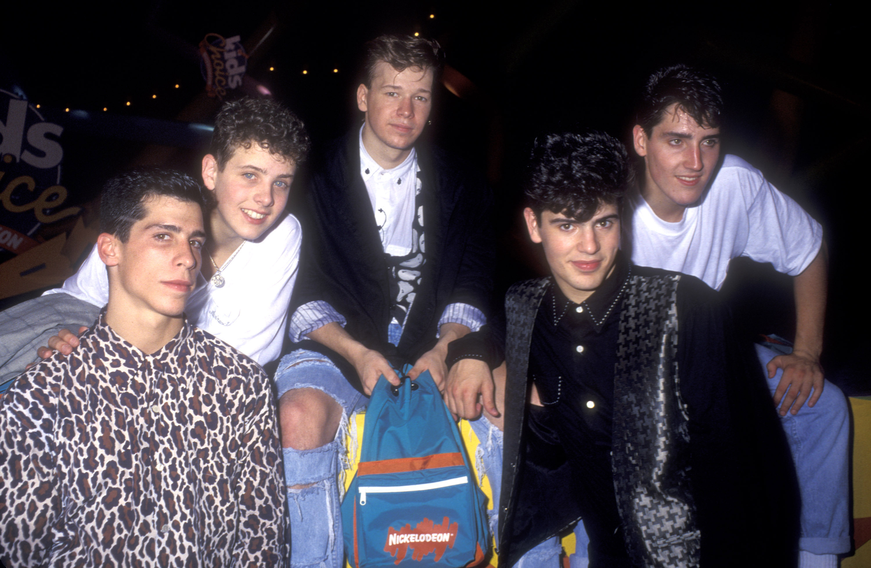 Danny Wood, Joey McIntyre, Donnie Wahlberg with Jordan and Jonathan Knight at the Kid's Choice Awards on June 23, 1989. | Source: Getty Images