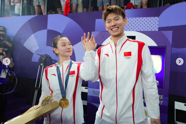 Huang Ya Qiong and Liu Yuchen posing for a picture during the Paris Olympics, posted on August 3, 2024 | Source: Instagram/hyq28