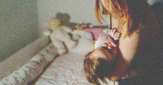 Sandy weinte, als sie ihr Baby in den Armen hielt und ein verzweifeltes Gebet zu Gott schickte | Quelle: Shutterstock