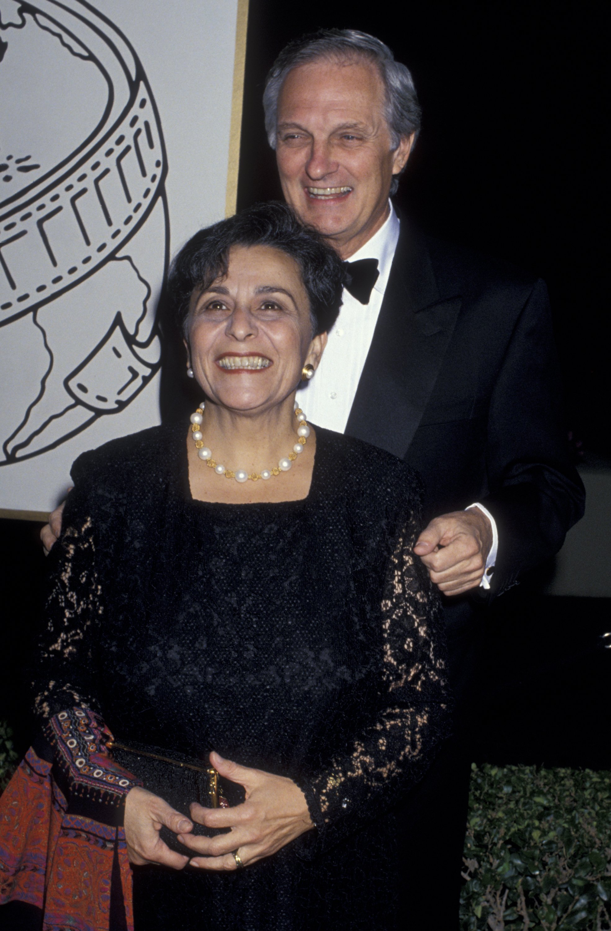 Alan Alda and Arlene Weiss attend the 52nd Annual Golden Globe Awards at the Beverly Hilton Hotel on January 21, 1995 in Beverly Hills, California | Source: Getty Images