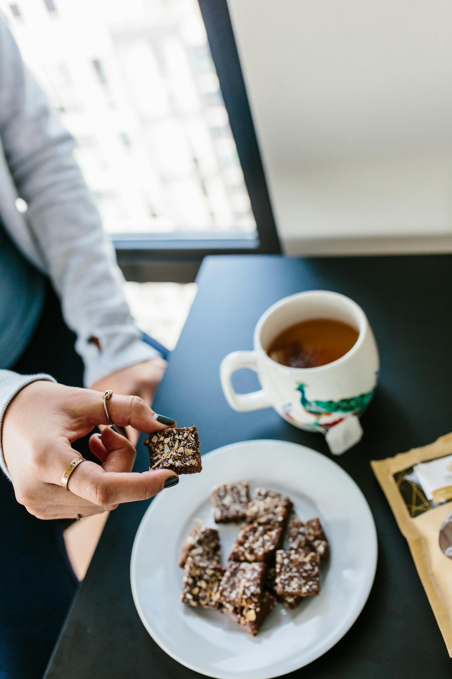 A person holding a brownie | Source: Pexels