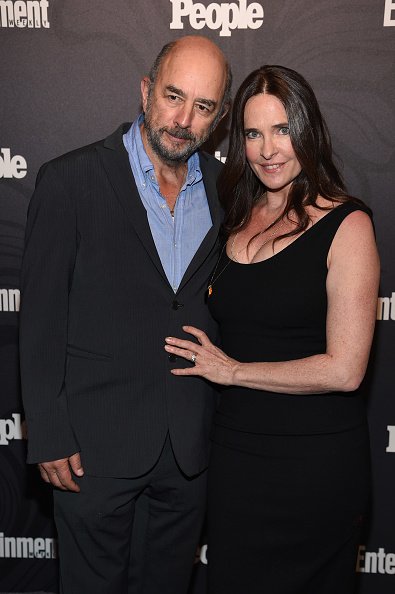 Richard Schiff du Good Doctor et Sheila Kelley au Bowery Hotel à New York City.| Photo : Getty Images Richard Schiff du Good Doctor et Sheila Kelley au Bowery Hotel à New York City.| Photo : Getty Images