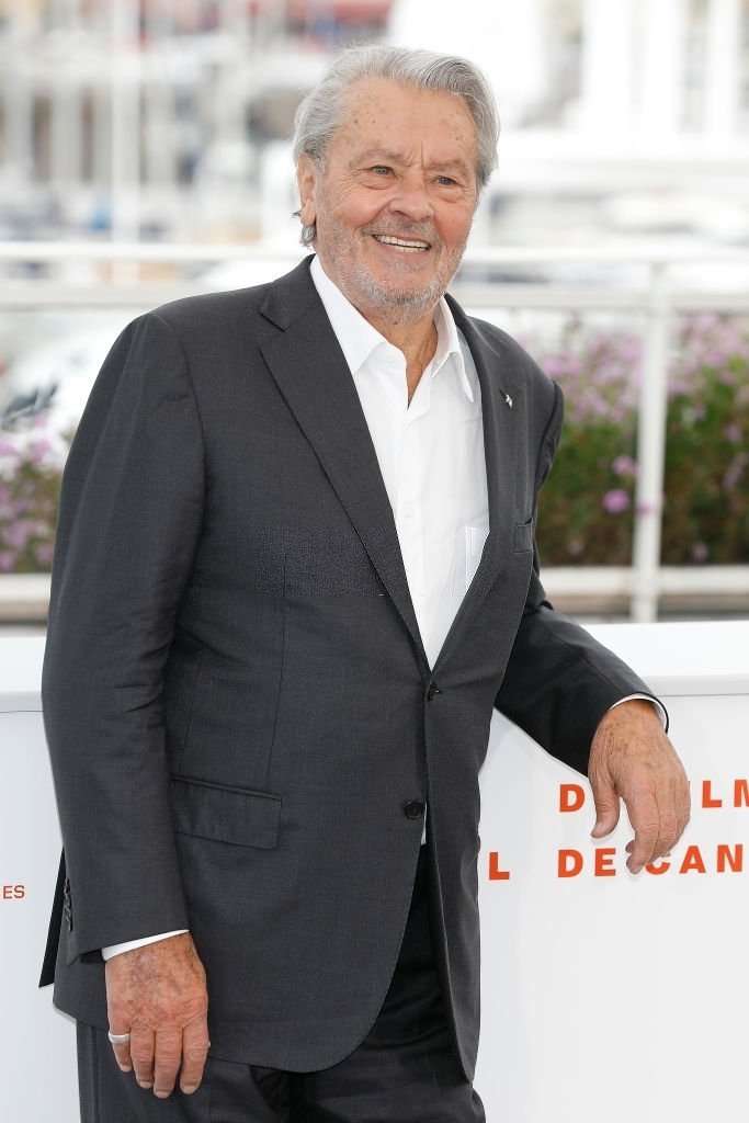 Alain Delon assiste au photocall pour la Palme d'Or d'Honneur lors du 72ème Festival de Cannes. | Photo : Getty Images Alain Delon assiste au photocall pour la Palme d'Or d'Honneur lors du 72ème Festival de Cannes. | Photo : Getty Images