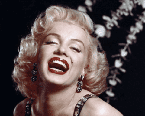 Die Schauspielerin Marilyn Monroe posiert um 1952 für ein Porträt. | Quelle: Getty Images
