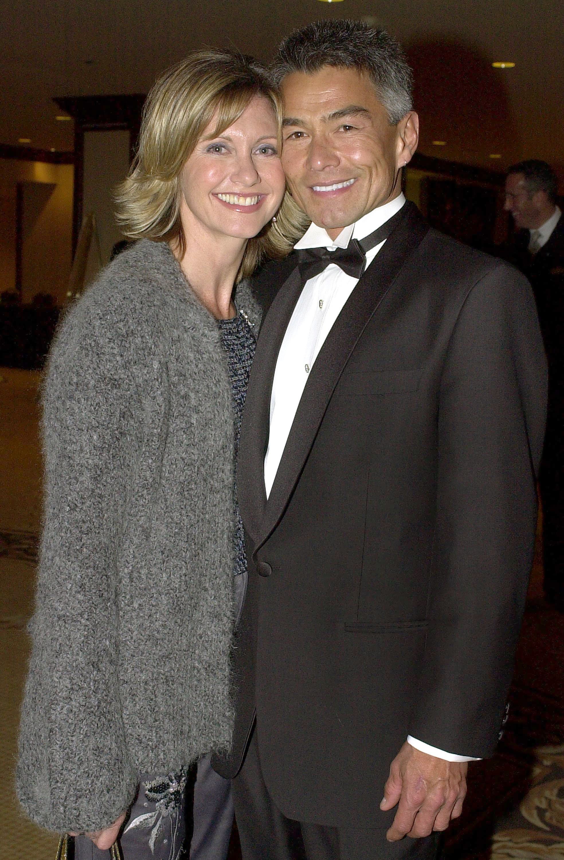 Actress Olivia Newton-John poses with her boyfriend Patrick McDermott at the 10th Annual Human Rights Campaign Gala, February 17, 2001 in Los Angeles | Source: Getty Images
