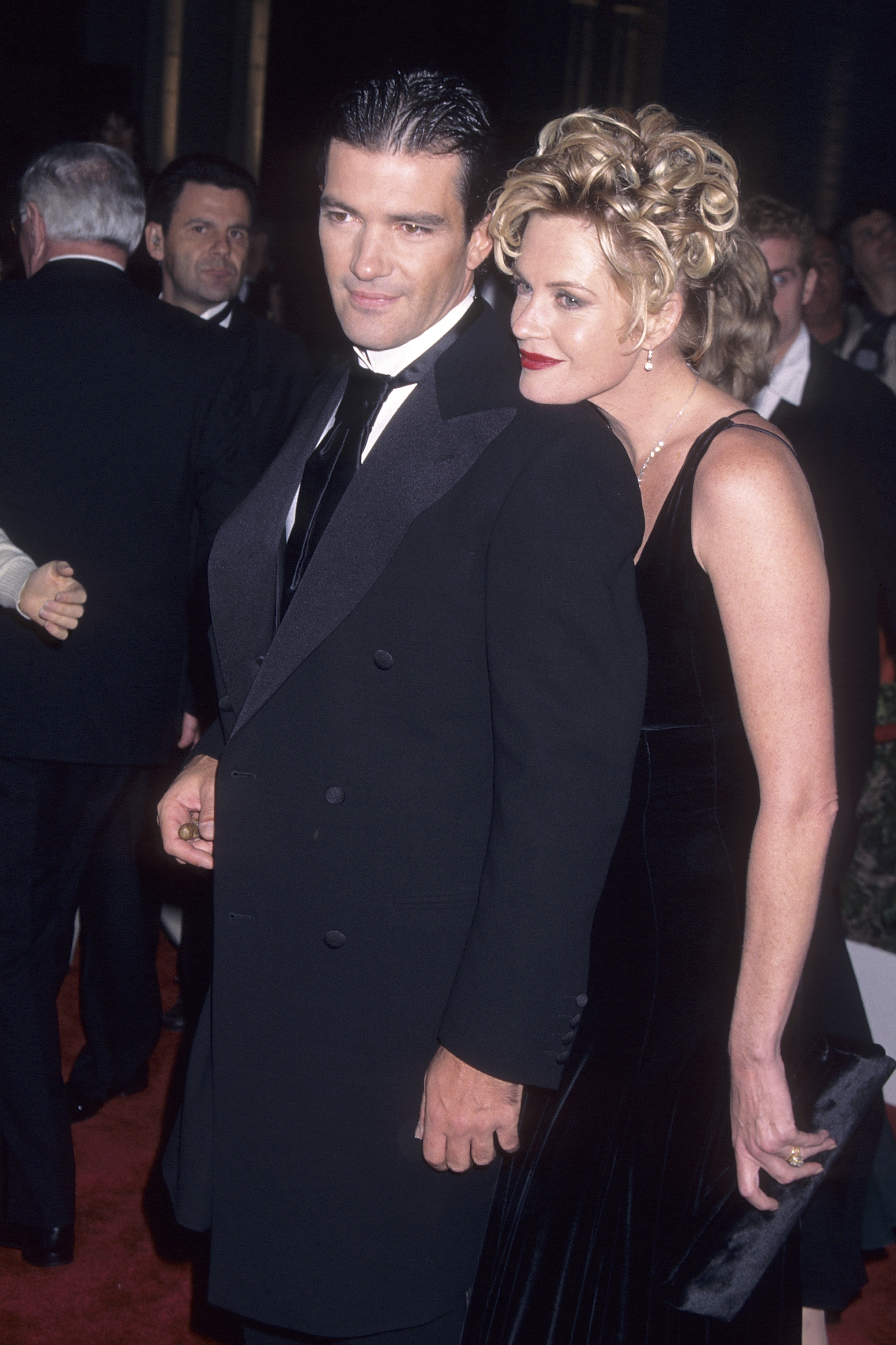 Antonio Banderas y Melanie Griffith el 14 de diciembre de 1996 en Los Angeles, California | Foto: Getty Images