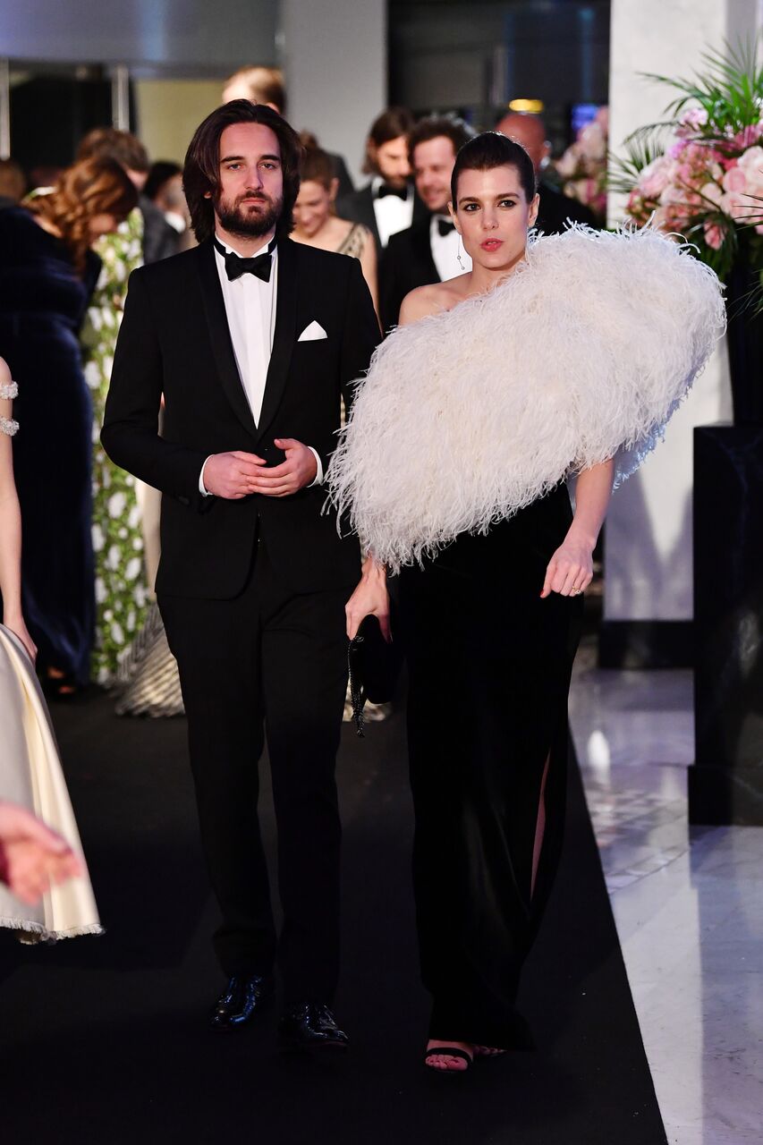 Dimitri Rassam et Charlotte Casiraghi arrivent au Rose Ball 2018. | Source: Getty Images