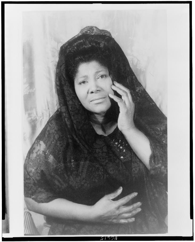 Mahalia Jackson photographed by Carl Van Vechten, 16 Apr. 1962 | Photo By Carl Van Vechten - Van Vechten Collection at Library of Congress, Public Domain/Wikimedia Commons Images