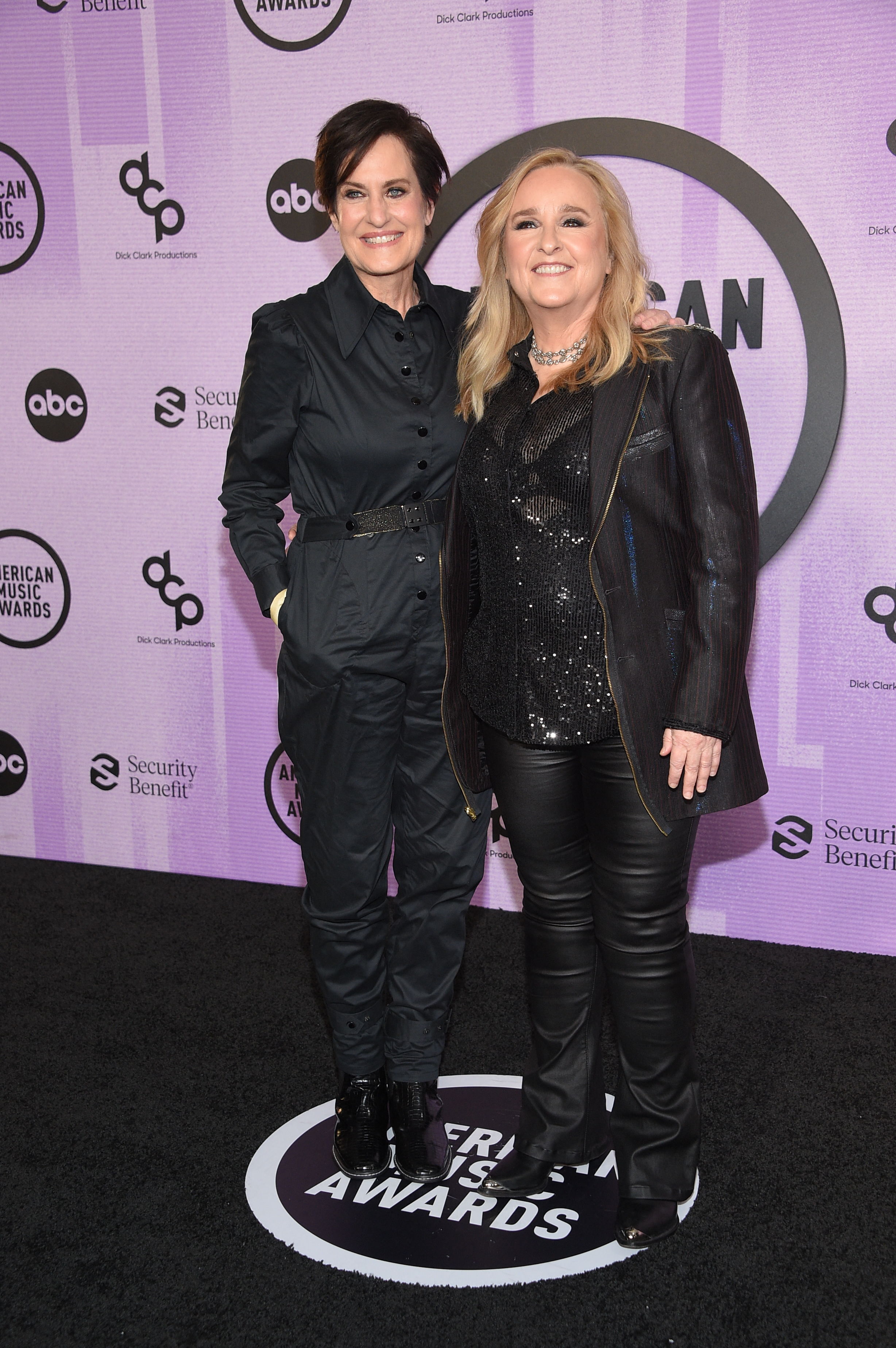 Linda Wallem and Melissa Etheridge arrive for the 50th Annual American Music Awards in Los Angeles, California, on November 20, 2022. | Source: Getty Images