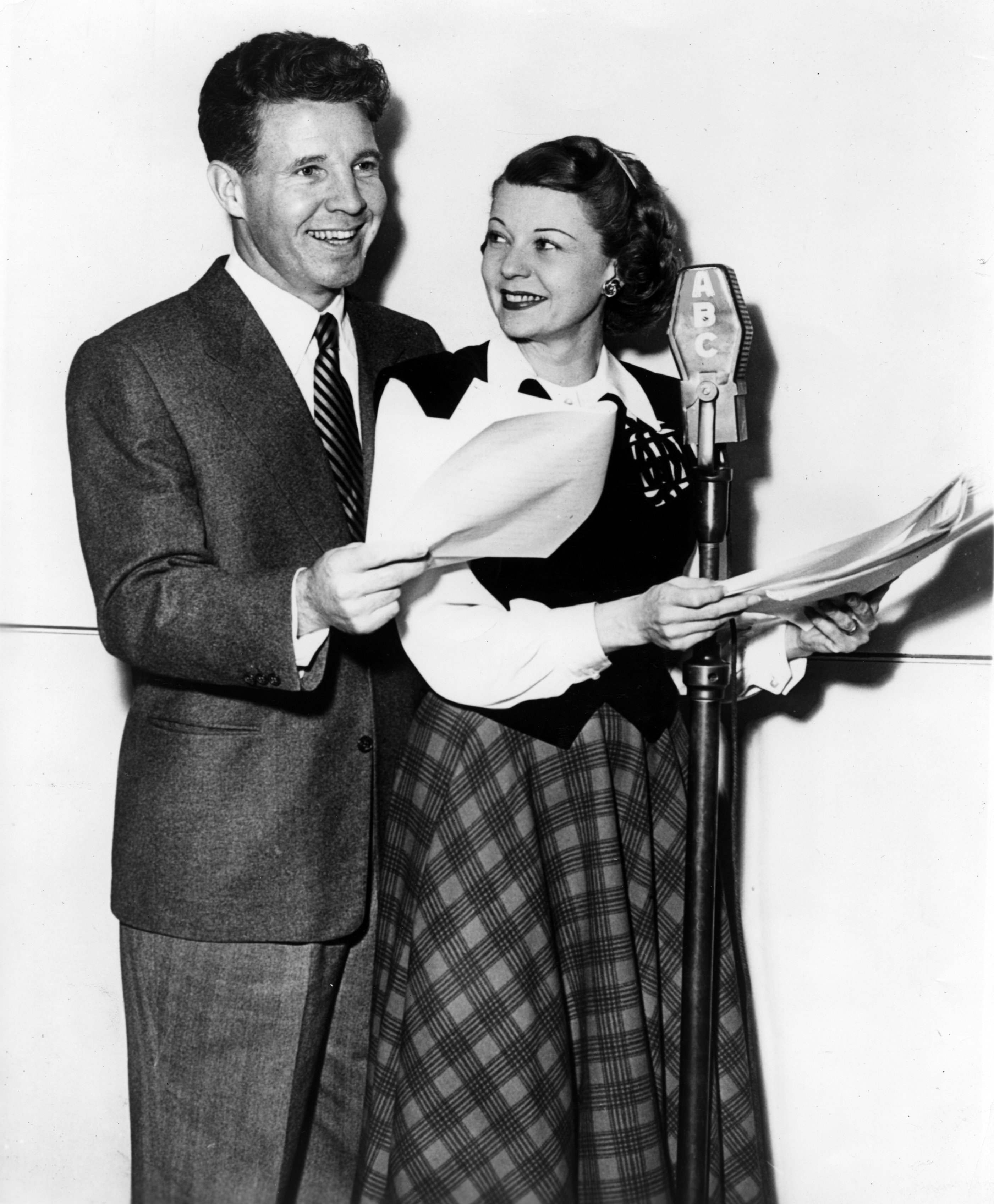 Ozzie Nelson and Harriet Nelson read a script at an ABC microphone in circa 1955. | Source: Michael Ochs Archives/Getty Images