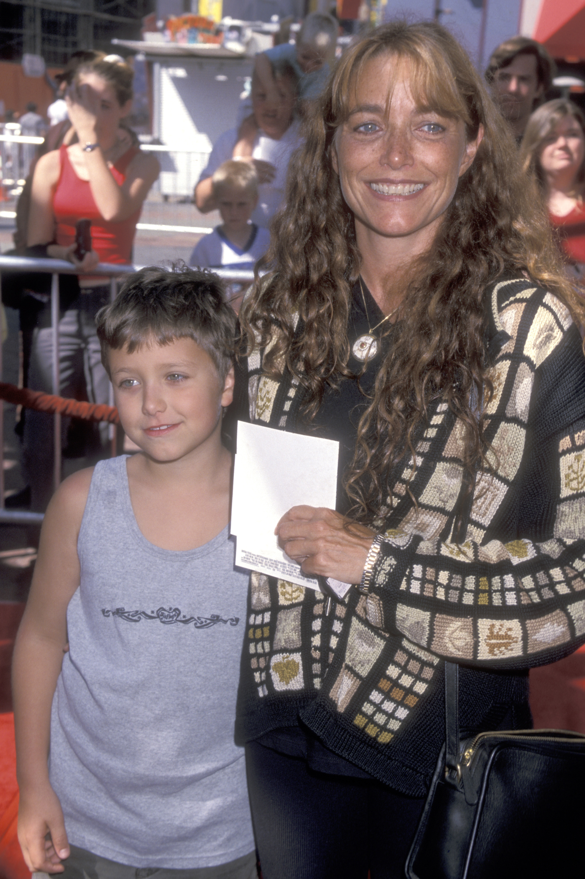 Karen Allen and Nicholas Browne attend the "Dudley Do-Right" premiere on August 21, 1999 | Source: Getty Images