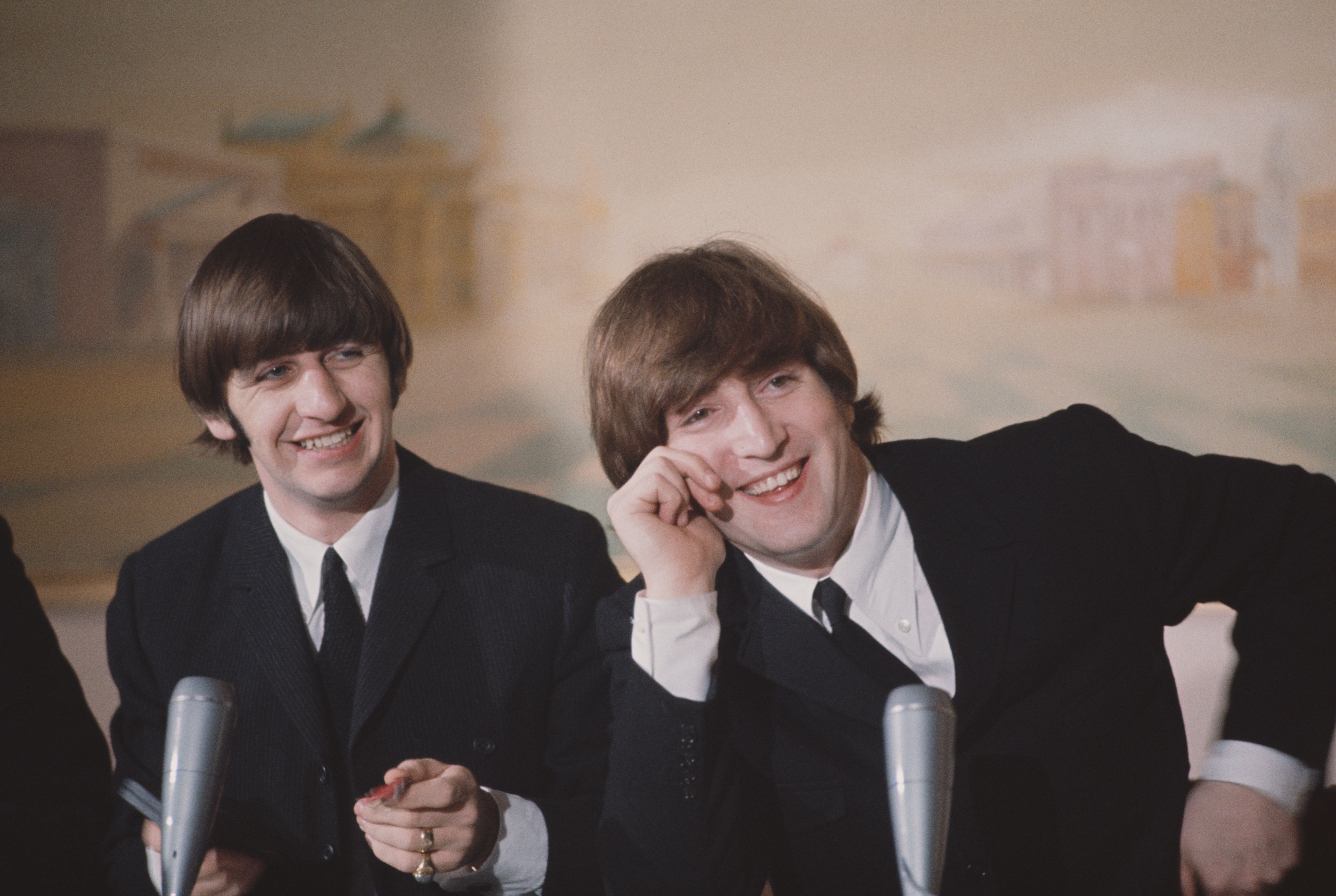 Ringo Starr and John Lennon at a press reception in the downstairs bar of the Saville Theatre in London on October 26, 1965. | Photo: Getty Images