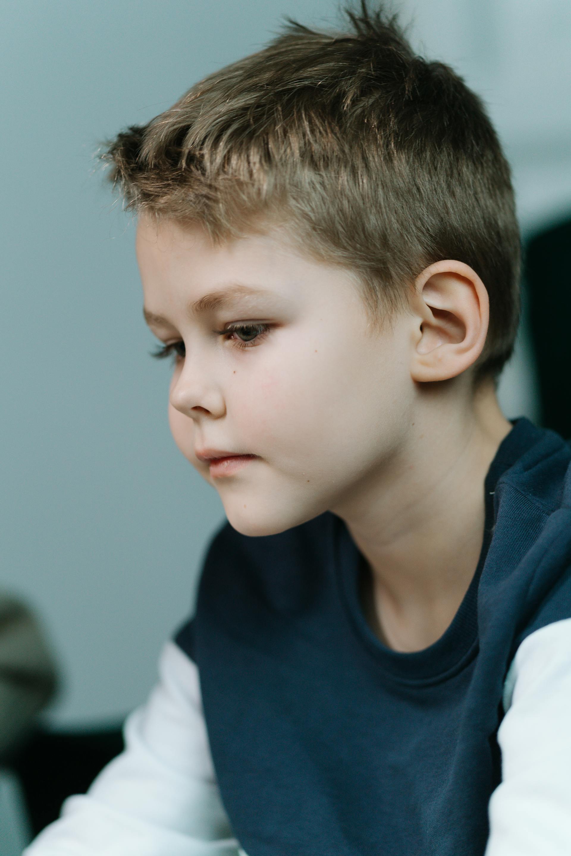 A sad young boy | Source: Pexels