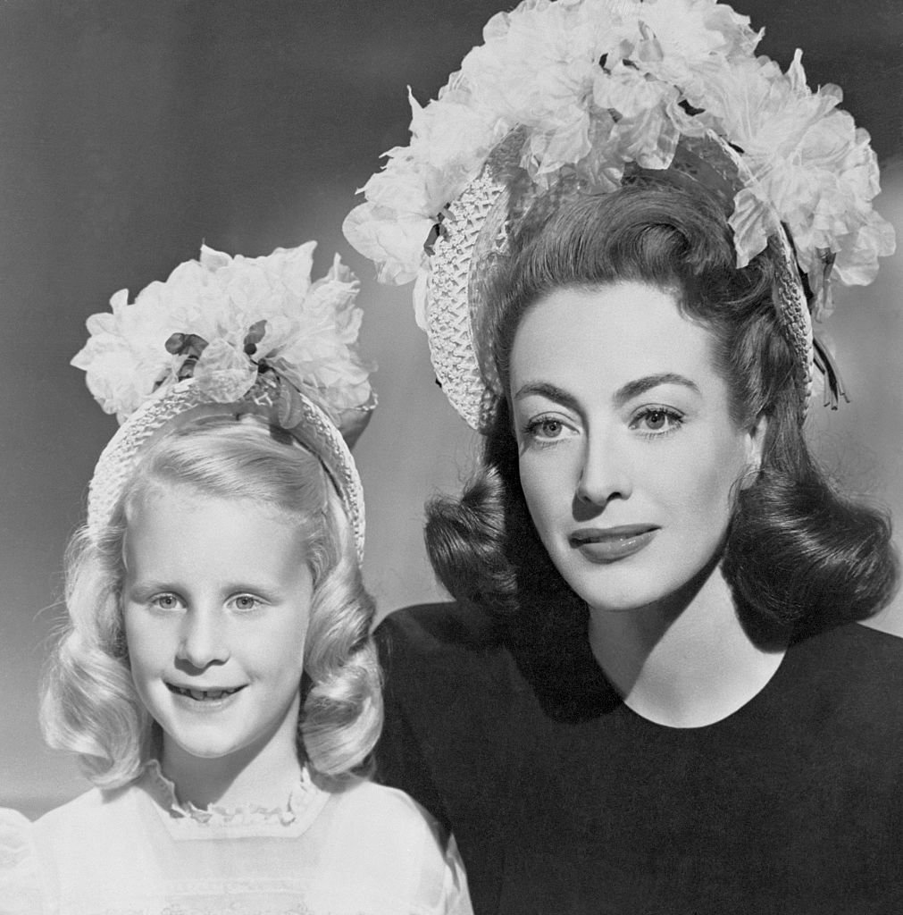 Joan Crawford and her seven-year-old daughter, Christina, on April 19, 1946 | Photo: Getty Images