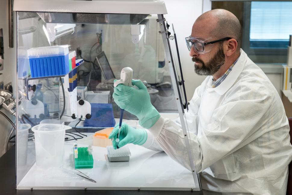 A laboratory scientist conducts testing in a research facility. The FDA and CDC are investigating a multistate Salmonella outbreak linked to recalled shell eggs. | Source: ChatGPT