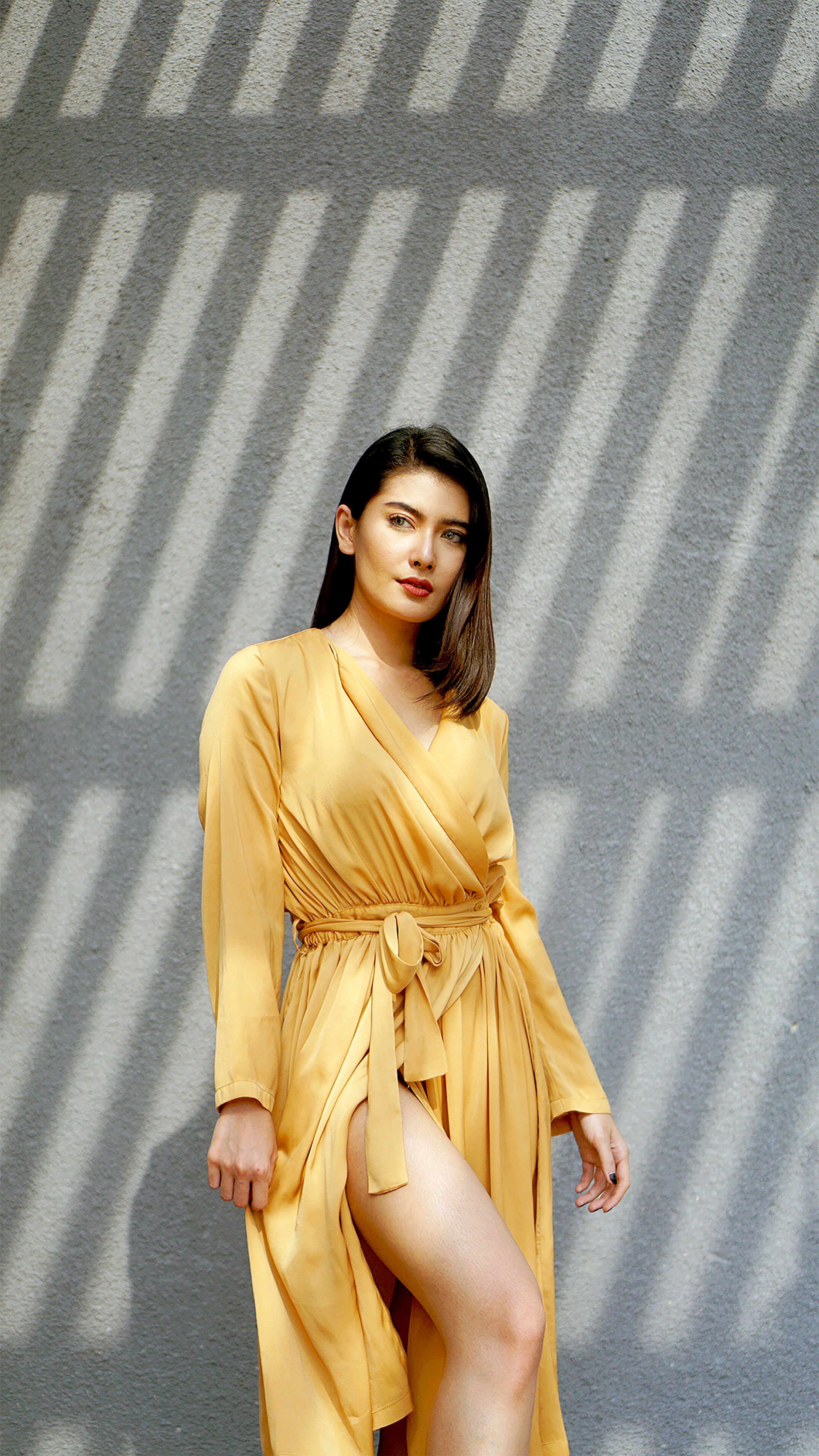 A woman wearing a yellow dress | Source: Unsplash