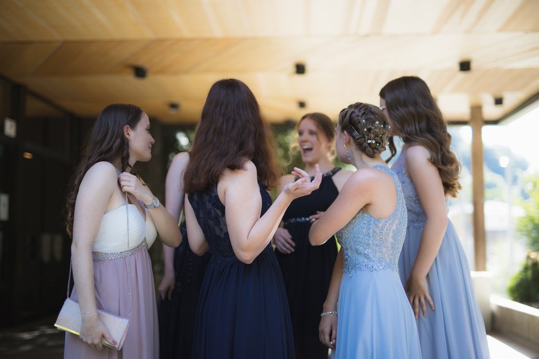 The girls at the prom | Source: Unsplash