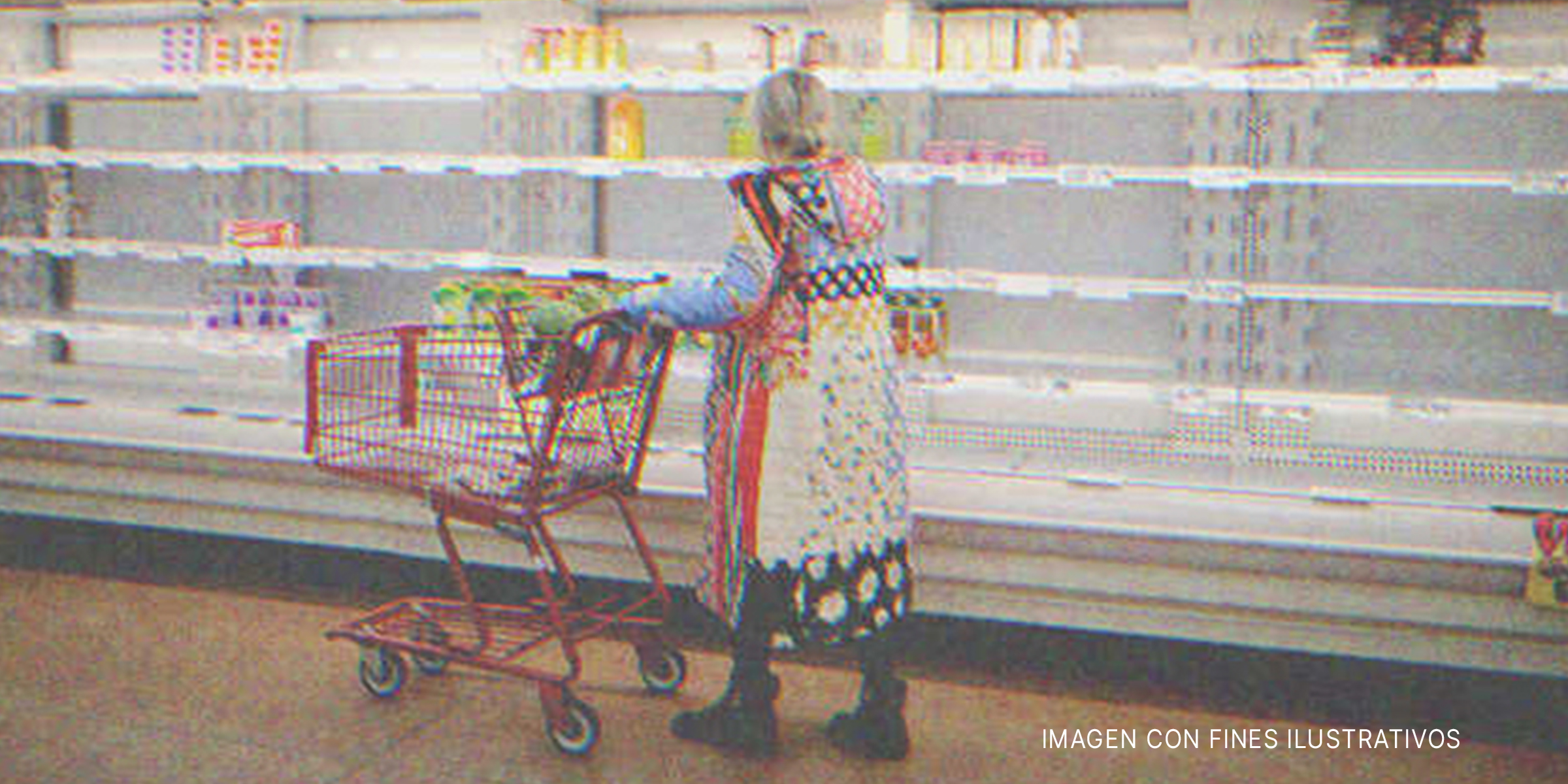 Anciana en un supermercado | Foto: Shutterstock