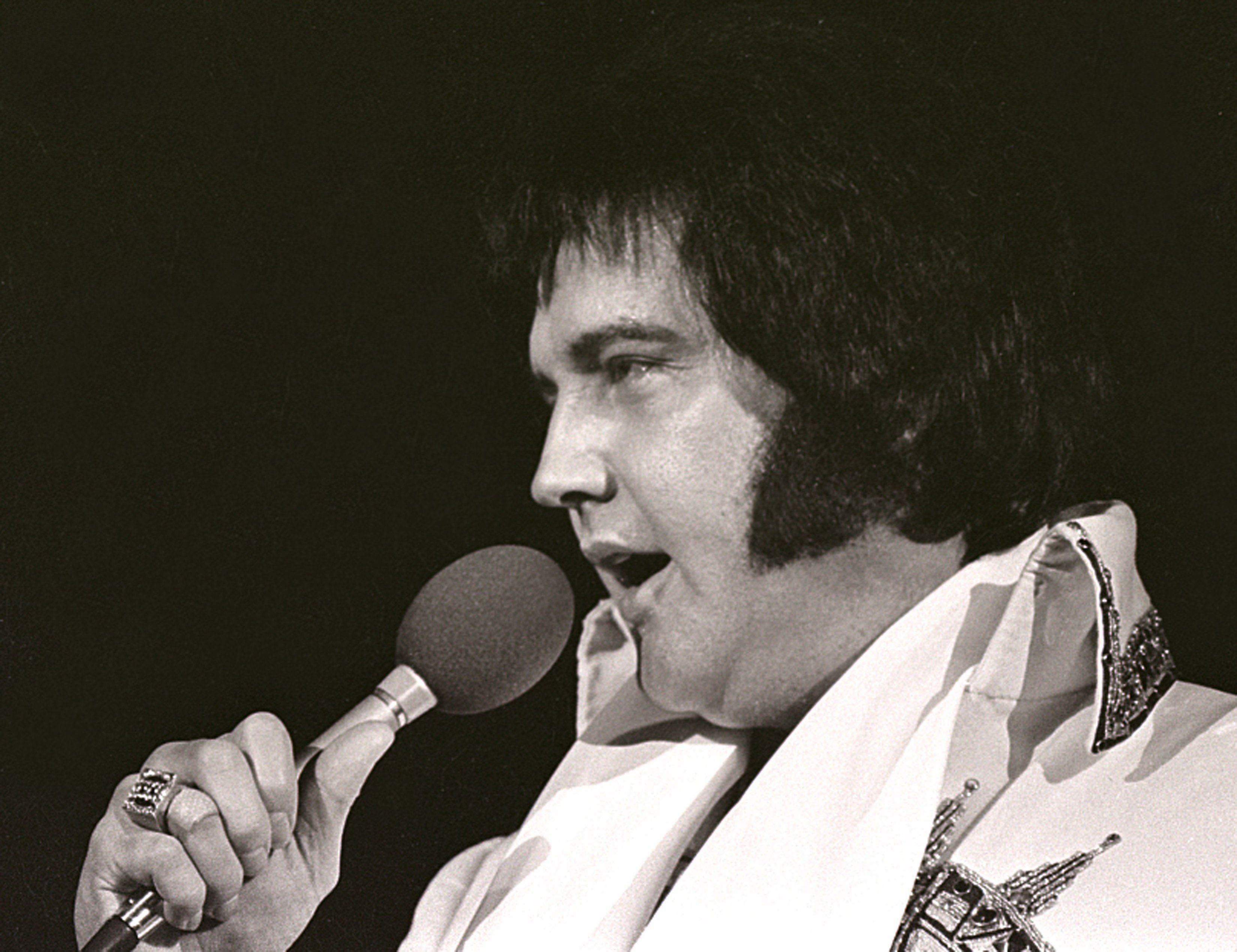 Elvis Presley performs in concert at the Milwaukee Arena on April 27, l977, just months before his death | Source: Getty Images