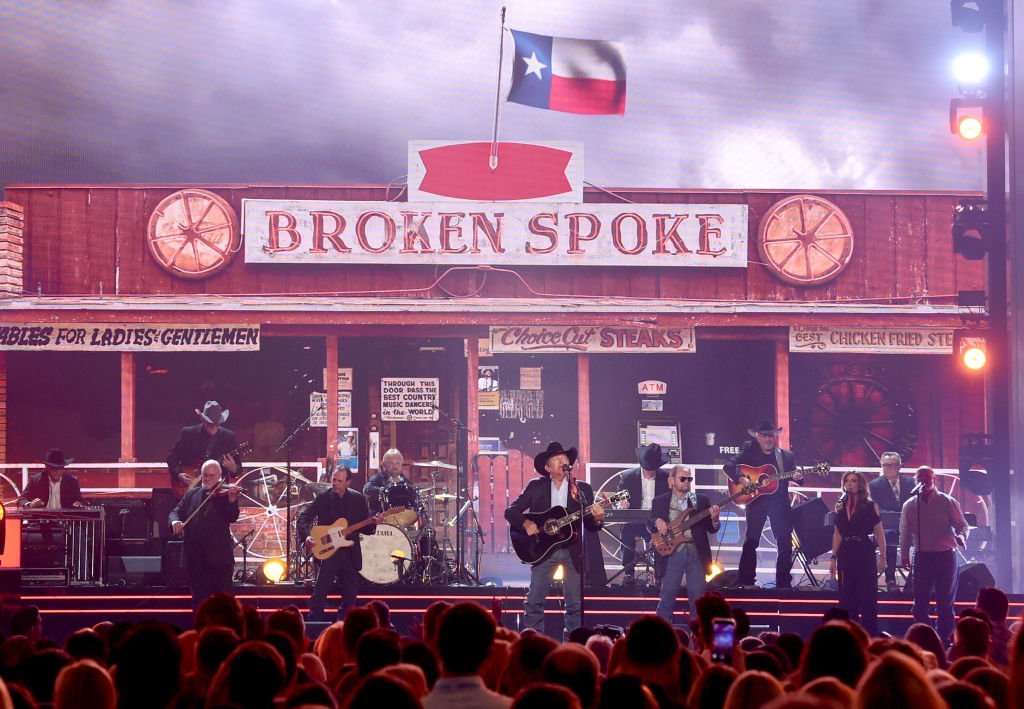 George Strait performing "Every Little Honky Tonk Bar" at the 2019 Academy Country Music Awards | Photo: Getty Images