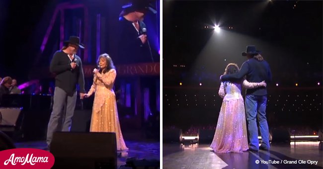 Trace Adkins and Loretta Lynn perform romantic duet together