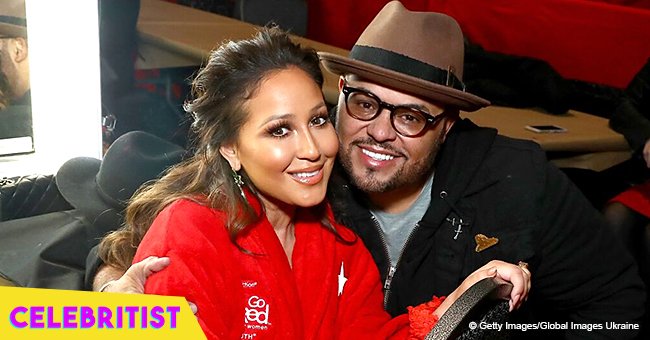 Israel Houghton & wife Adrienne Bailon serenade small crowd with impromptu performance in video