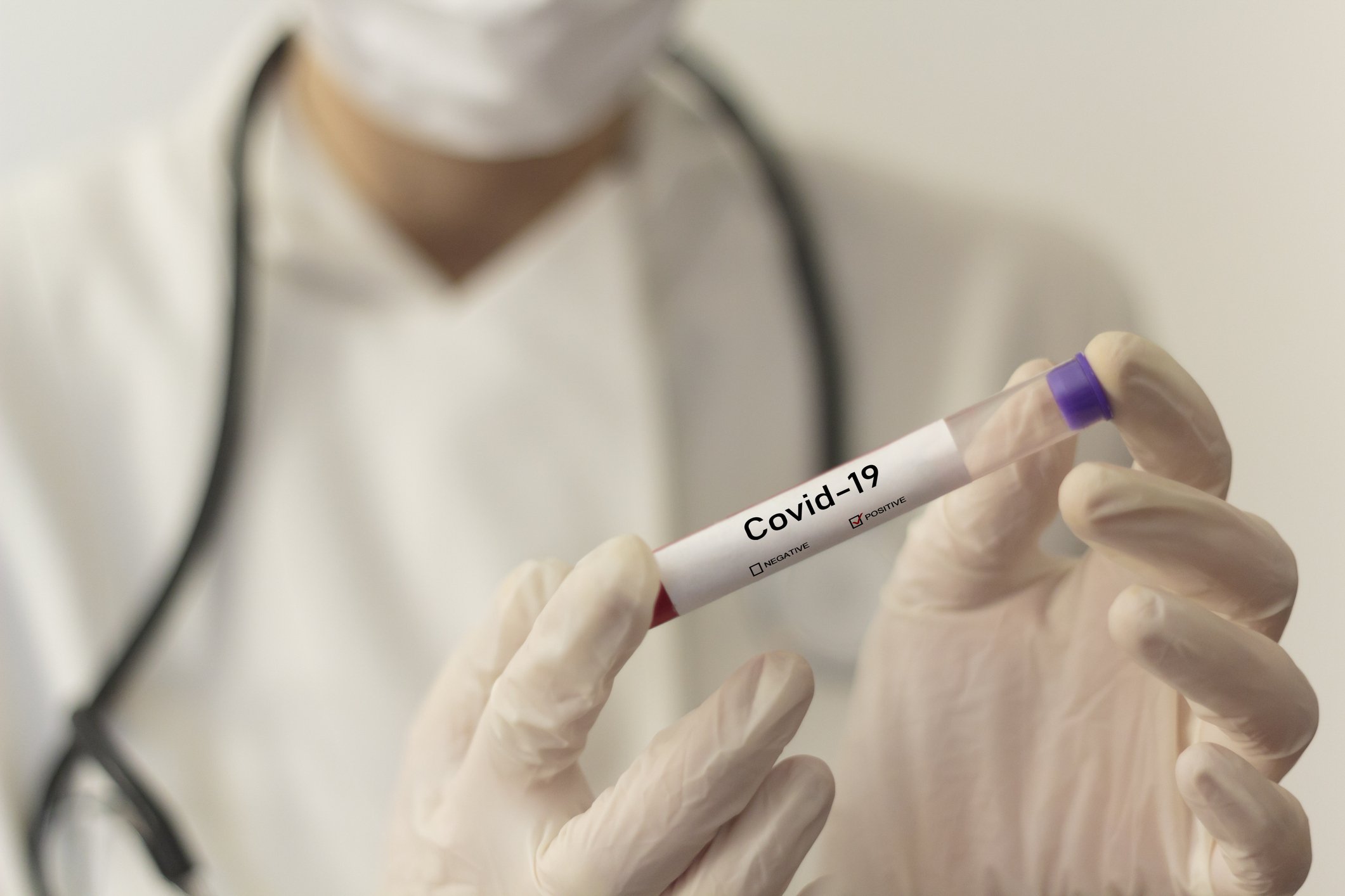 Midsection Of Doctor Holding Test Tube In Laboratory | Photo: Getty Images