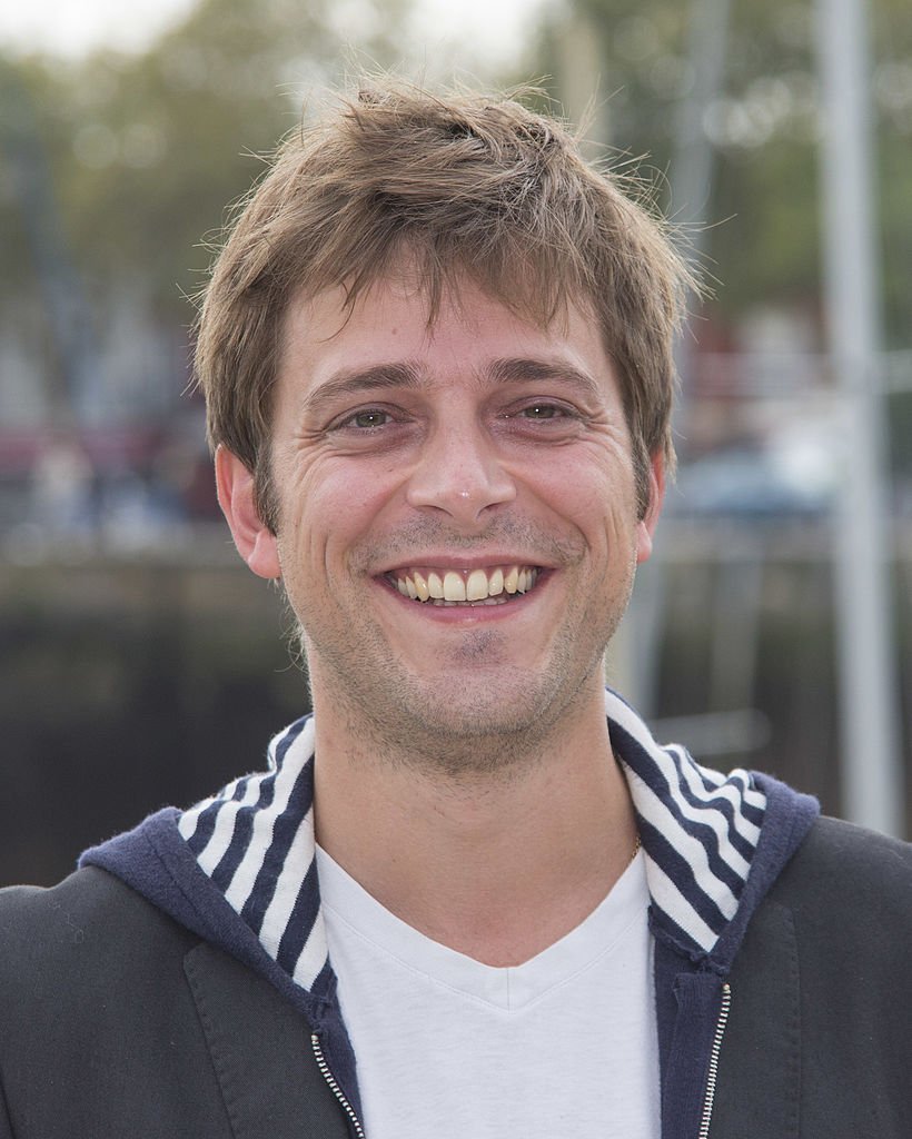 Julien Baumgartner pose lors du Photocall 'Un petit bout de France' au Festival de Télévision de Fiction de La Rochelle le 15 septembre 2012 à La Rochelle, France. | Photo : Getty Images
