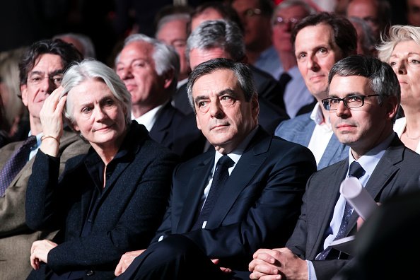François Fillon, et son épouse Penelope au Parc des Expositions Porte de Versailles à Paris. | Photo : GettyImage François Fillon, et son épouse Penelope au Parc des Expositions Porte de Versailles à Paris. | Photo : GettyImage