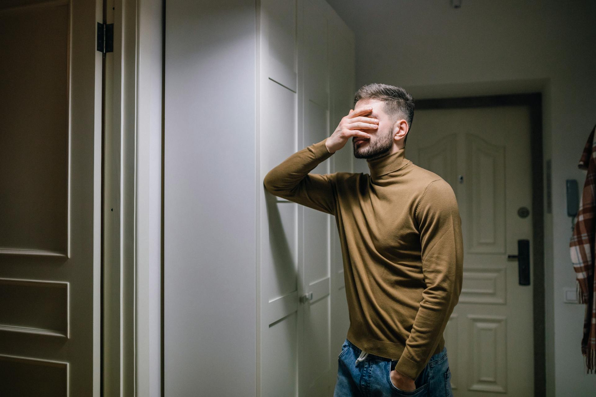 A frustrated man standing by the door | Source: Pexels