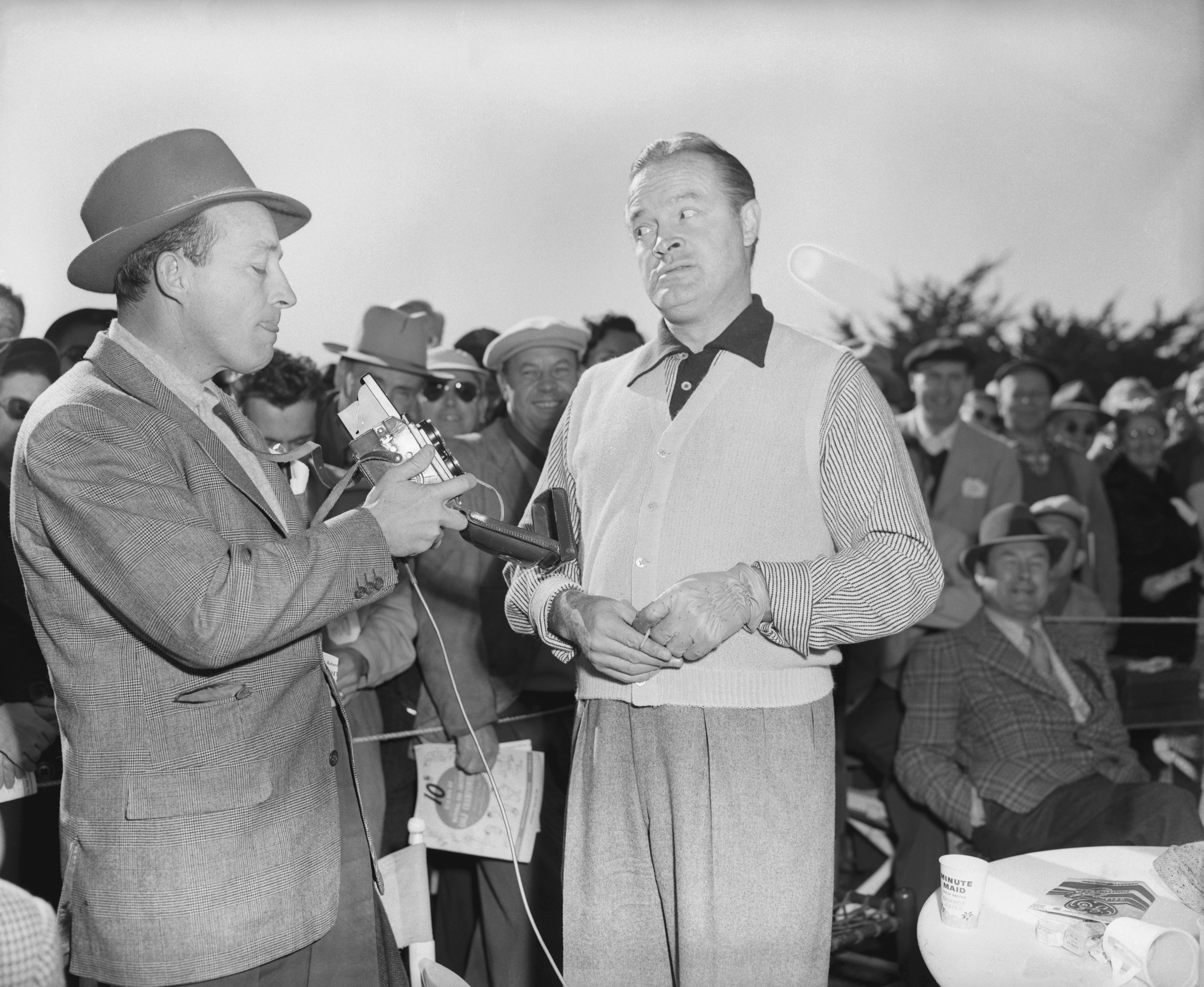 Bing Crosby takes Bob Hope's picture at the 1st green before Bob took time to tee off in the $10,000 National pro-amateur tourney in January 1951 | Source: Getty Images