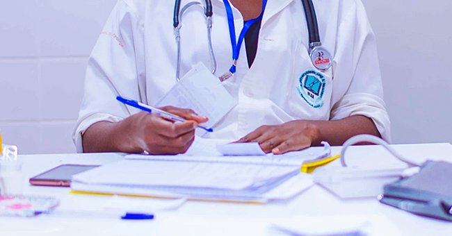 A medical doctor writing.| Photo: Getty Images.