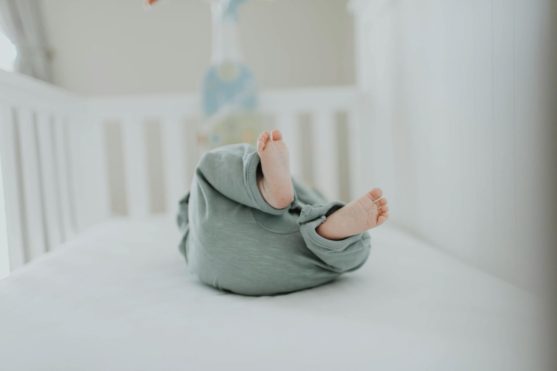 A baby in a crib | Source: Pexels