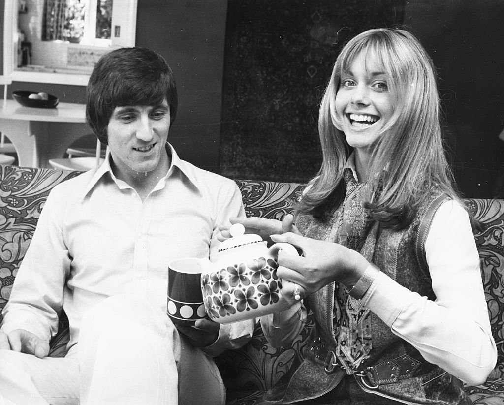 Olivia Newton-John with Bruce Welch of The Shadows, at their home in Hadley Common, Hertforshire, June 1970. | Source: Getty Images