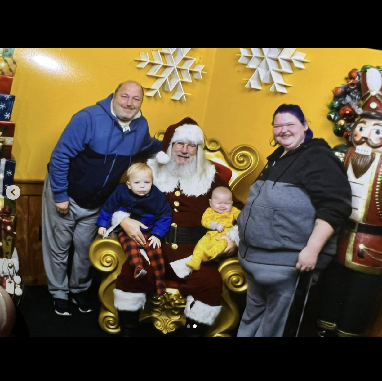 Michael Halterman, Amy Slaton and their two sons, Gage Deon and Glenn Allen pictured with Santa Claus, dated December 26, 2022 | Source: Instagram/amyslaton_halterman