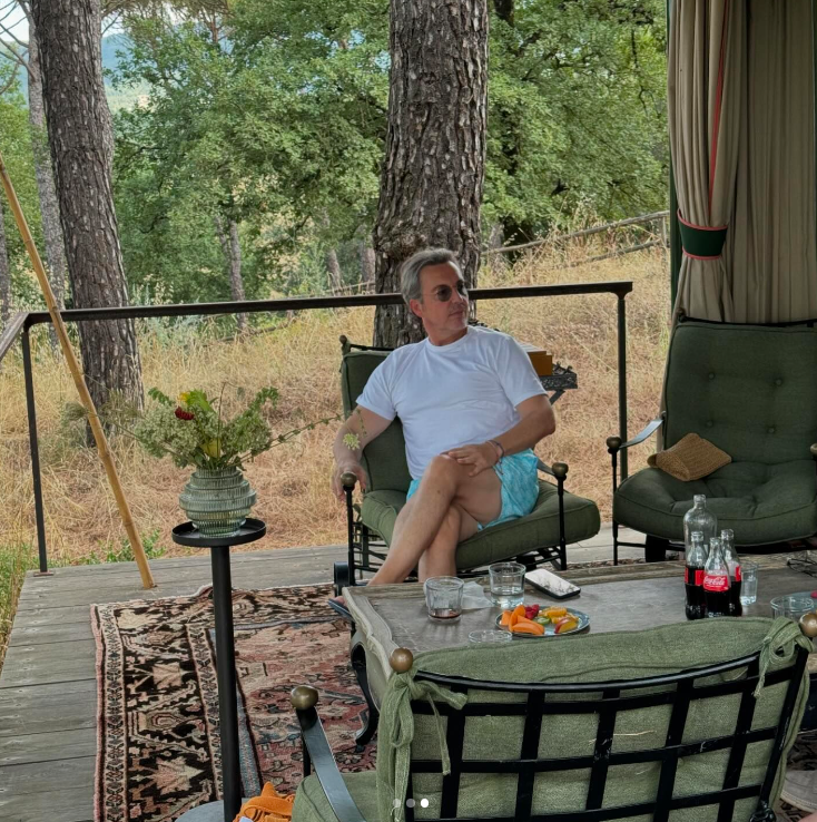 Sofia Vergara's photo of Dr. Justin Saliman sitting in an outdoor living area, posted in July 2024 | Source: Instagram/sofiavergara